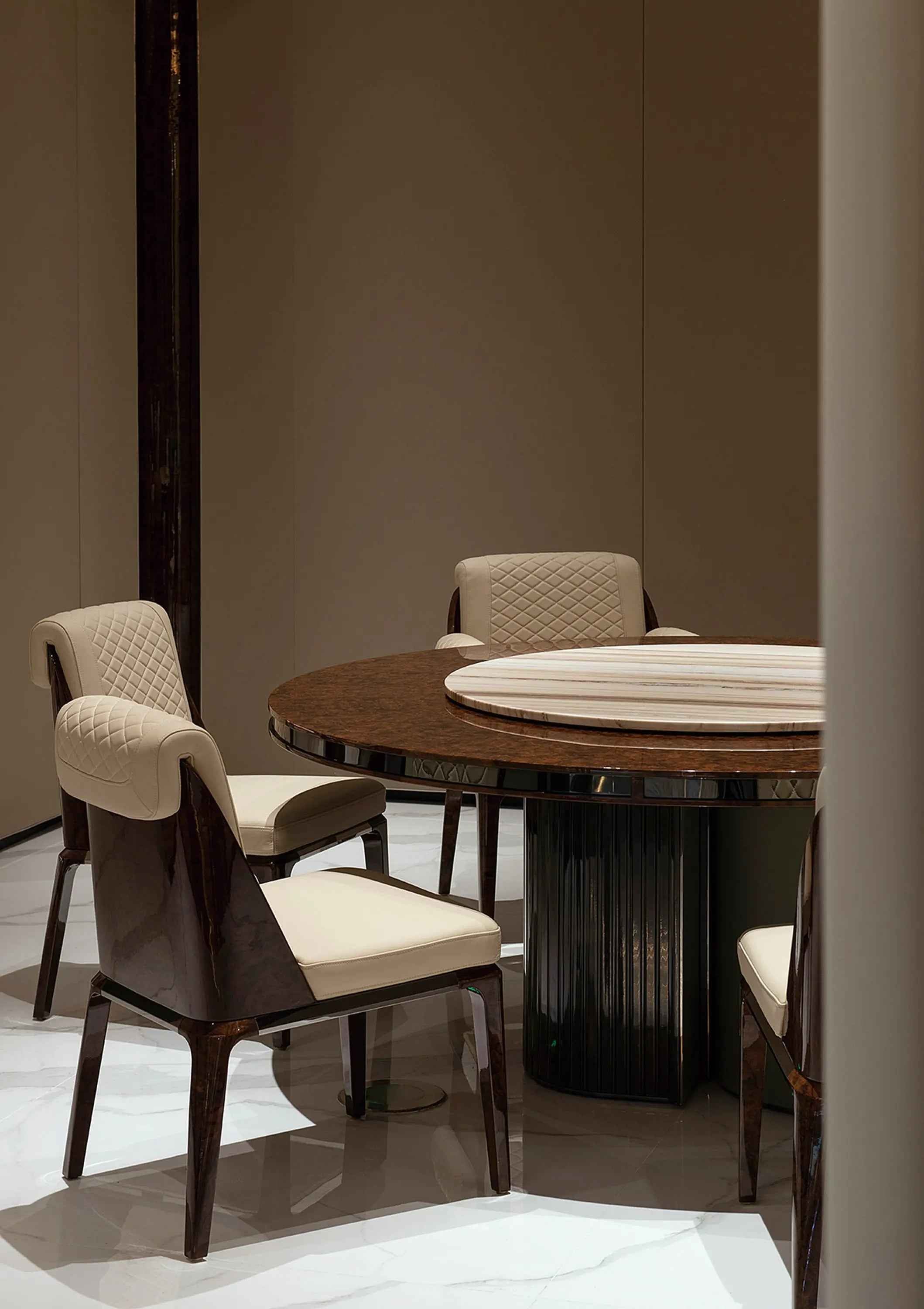 Table à manger moderne en marbre italien avec base en acier inoxydable
