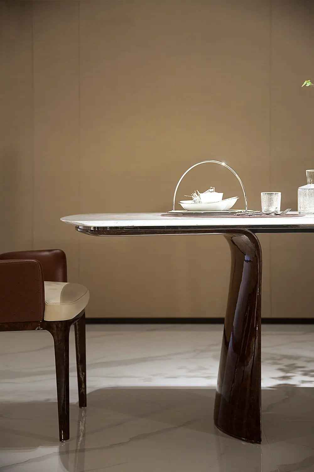 Table à manger moderne en marbre longue avec base en bois
