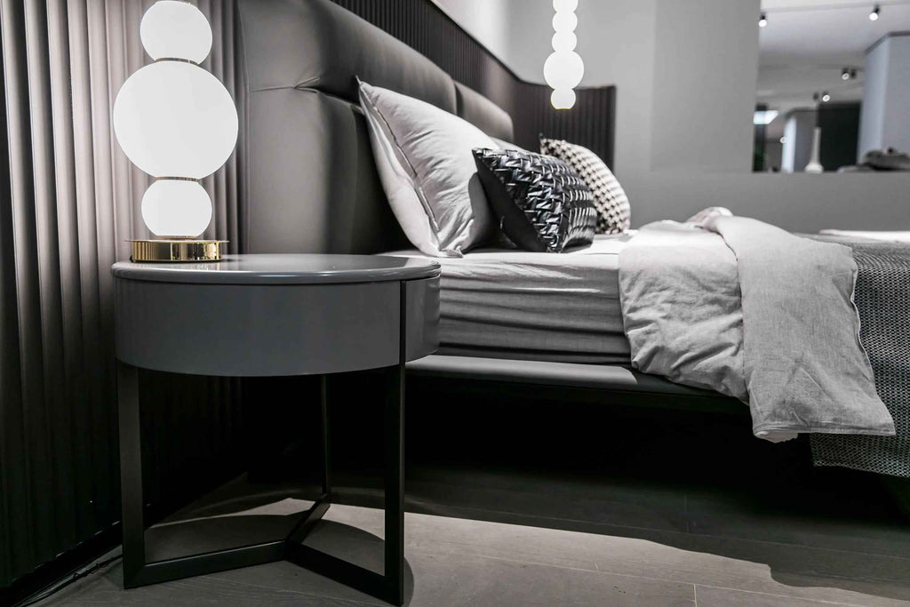 Table de chevet grise élégante pour chambres modernes