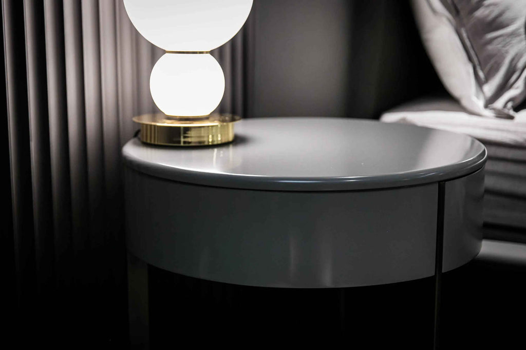 Table de chevet grise élégante pour chambres modernes