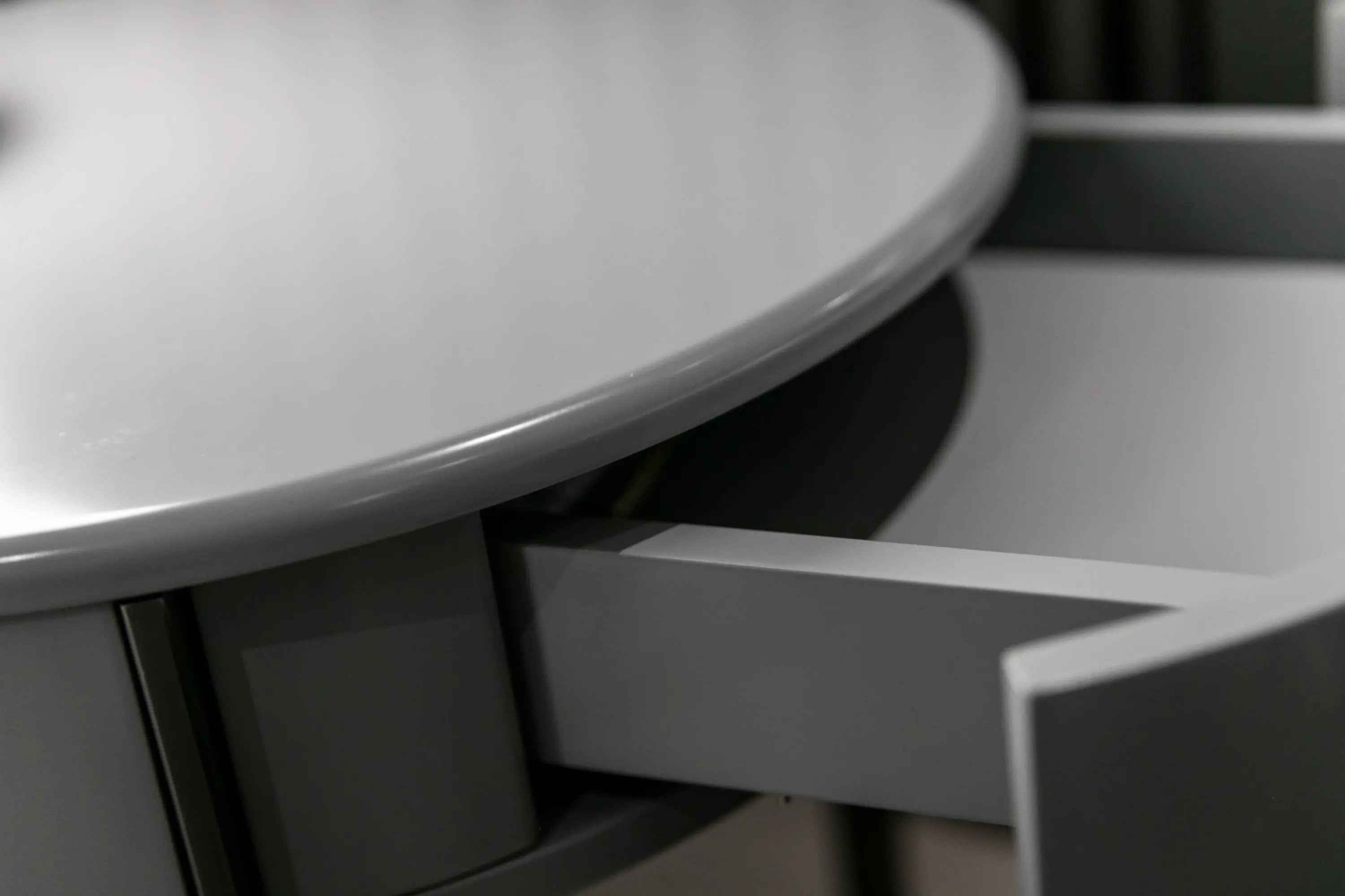 Table de chevet grise élégante pour chambres modernes