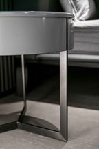 Table de chevet grise élégante pour chambres modernes