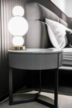 Table de chevet grise élégante pour chambres modernes
