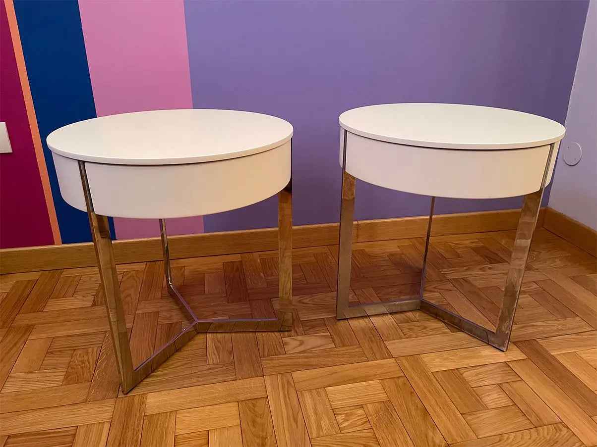 Table de chevet grise élégante pour chambres modernes