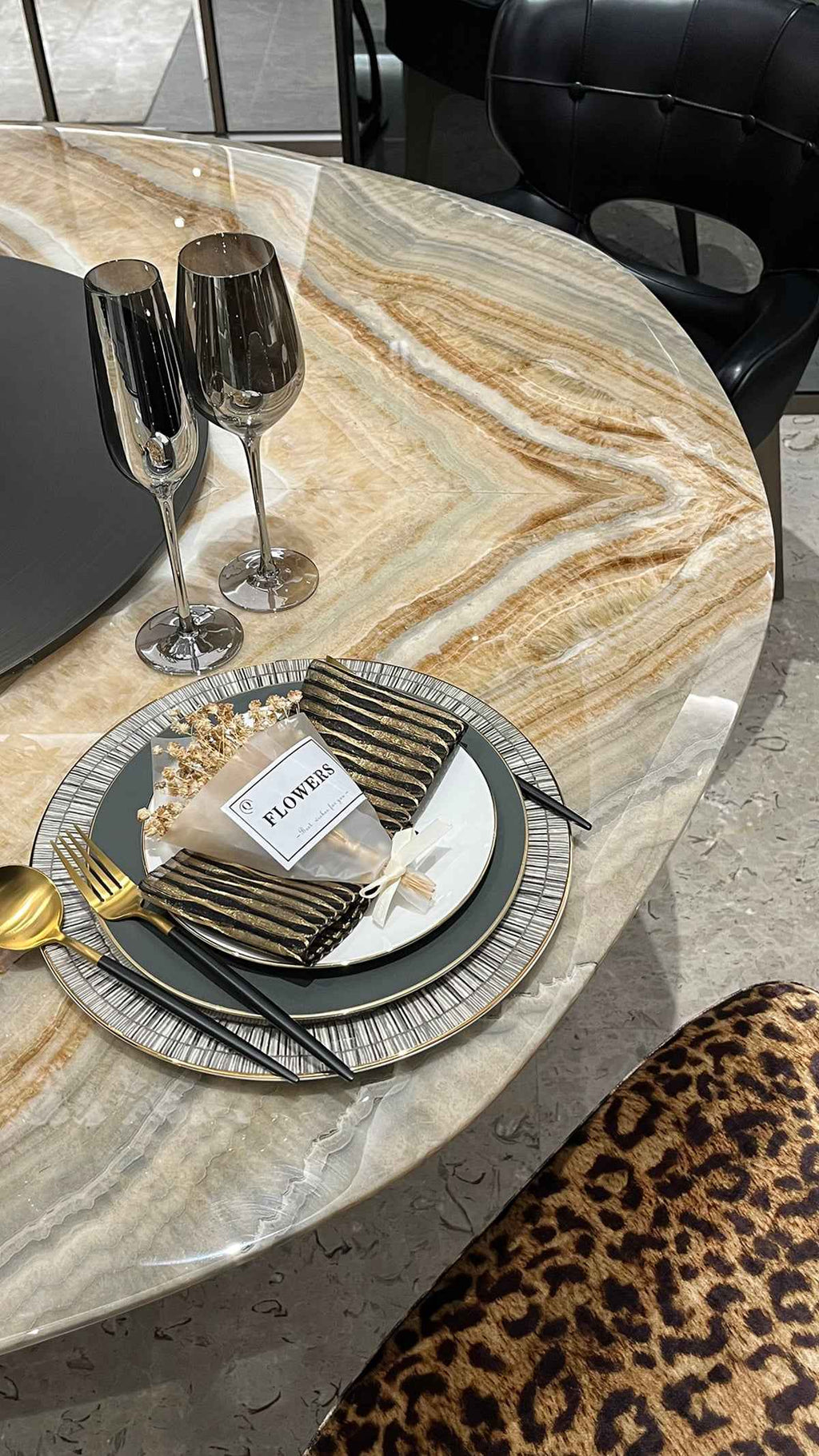 Table à manger moderne pour salles à manger élégantes