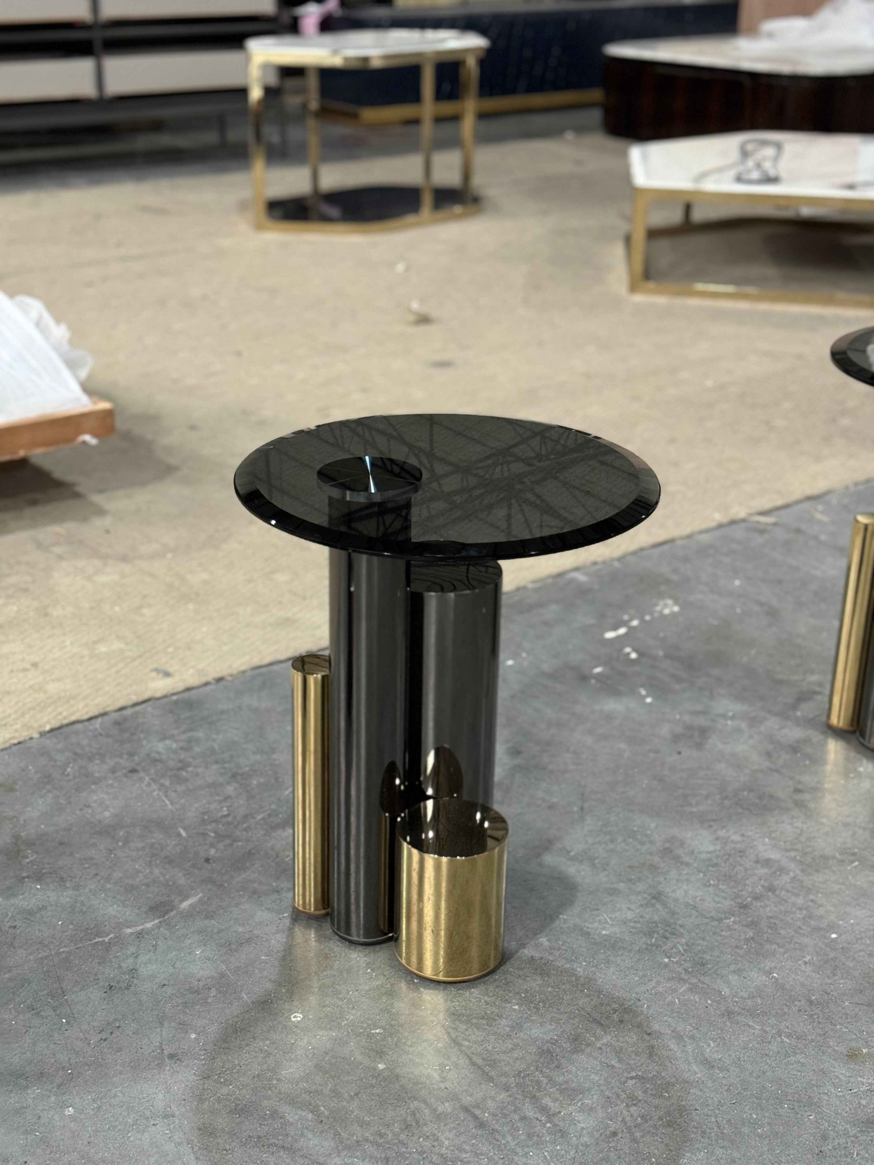 Table d'appoint et table de coin rondes polyvalentes pour le salon