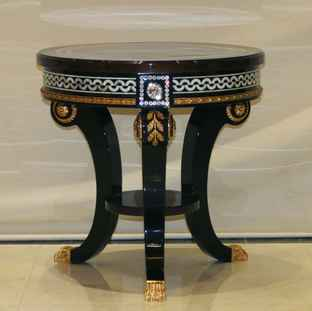 Table d'appoint ronde pour intérieurs contemporains