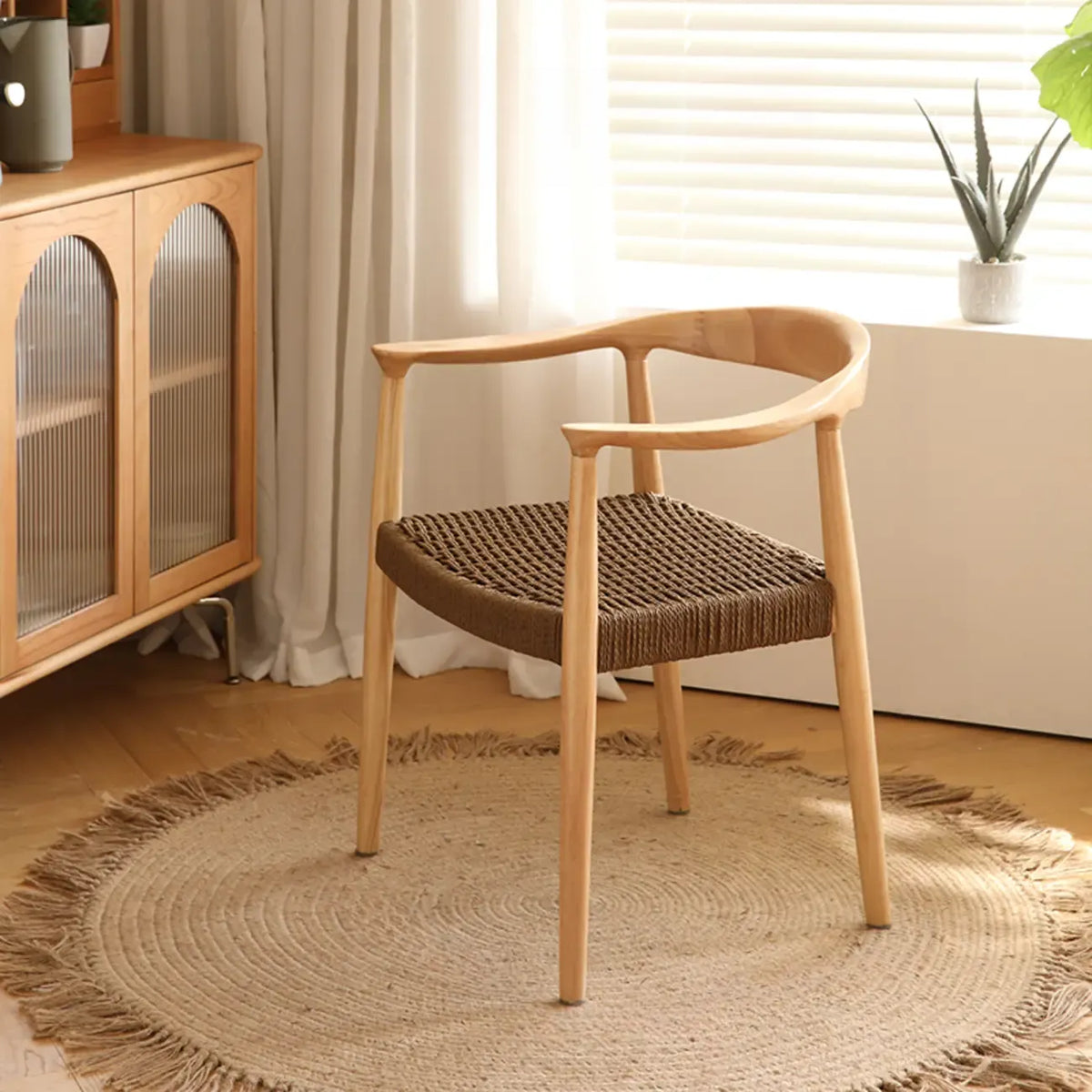 Chaise de salle à manger scandinave incurvée en bois tressé avec accoudoirs