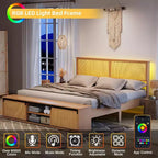 Cadre de lit en rotin naturel style bohème-ferme, rangement avec porte de grange coulissante et tête de lit lumineuse à LED, pieds de support en bois massif.